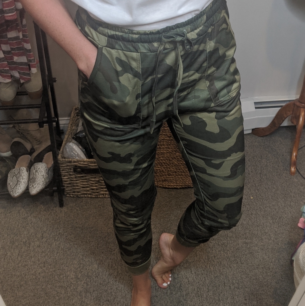 Camo Joggers - Picture 2 of 4